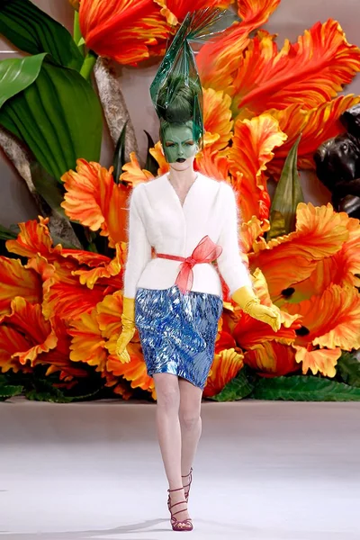 Look 15